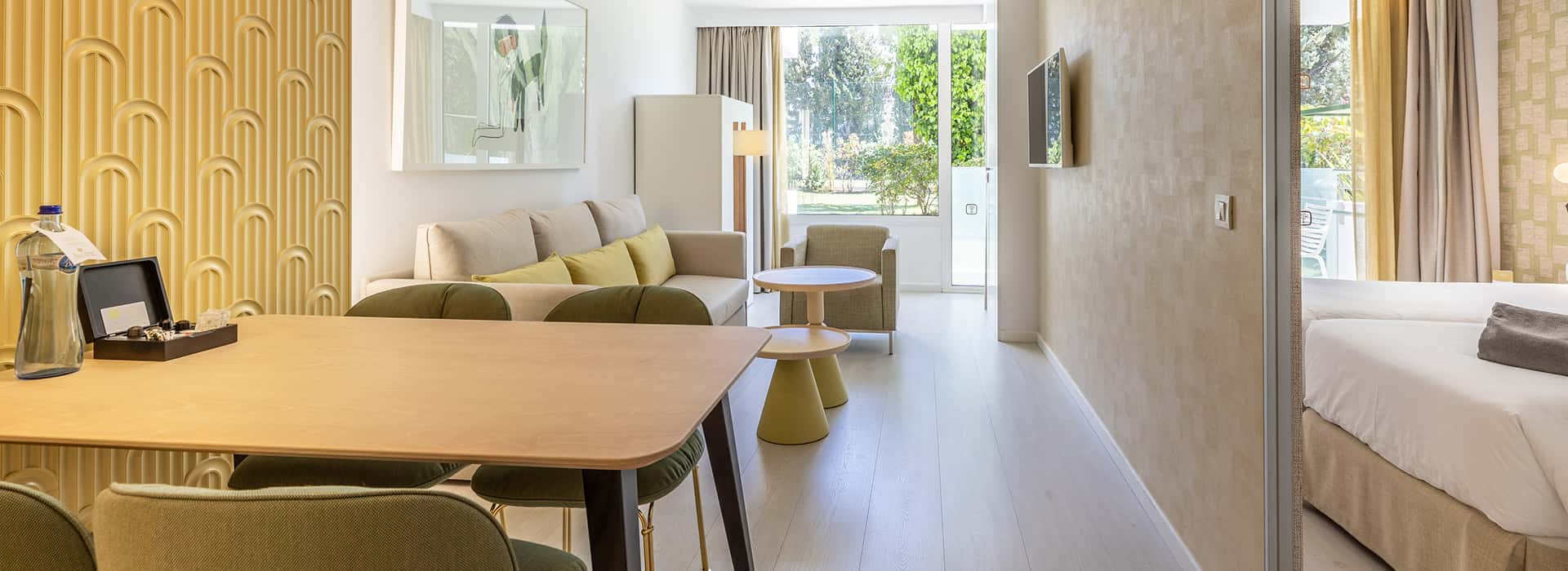 Hotel Illa d'Or | Apartments Modern apartments with a living-dining room opening onto the gardens